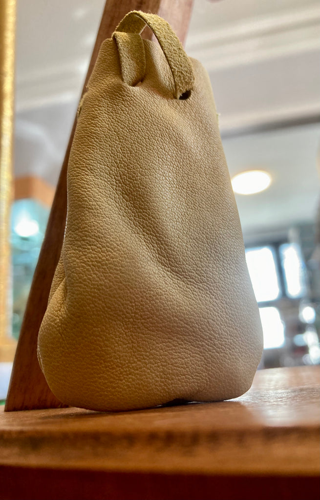 SMALL TAN LEATHER POUCH