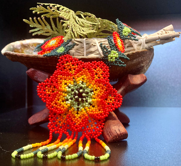 BEADED FLOWER NECKLACE